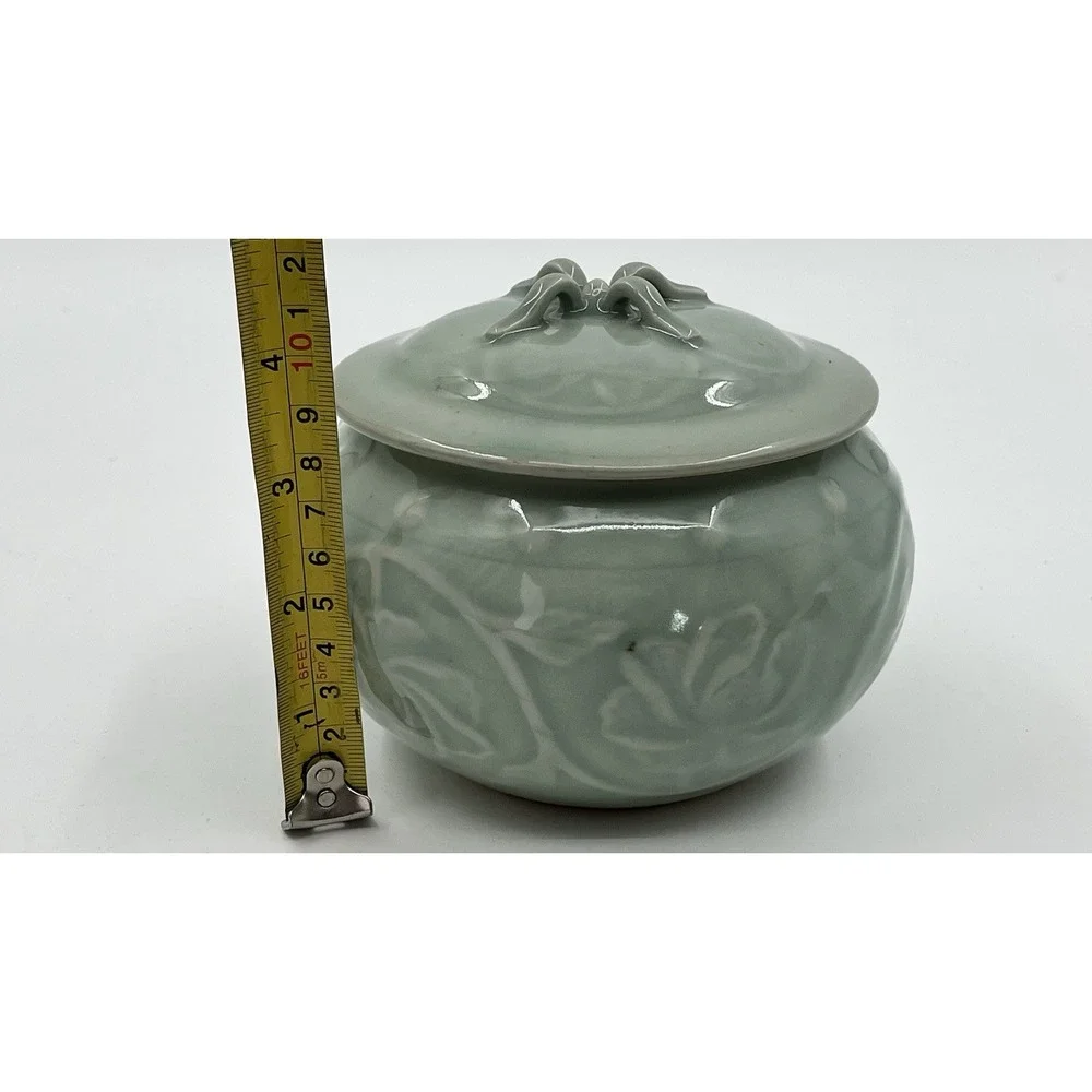 VTG Chinese Celadon Porcelain Relief Flower Lidded Pot Jar Sea Grass Glaze READ